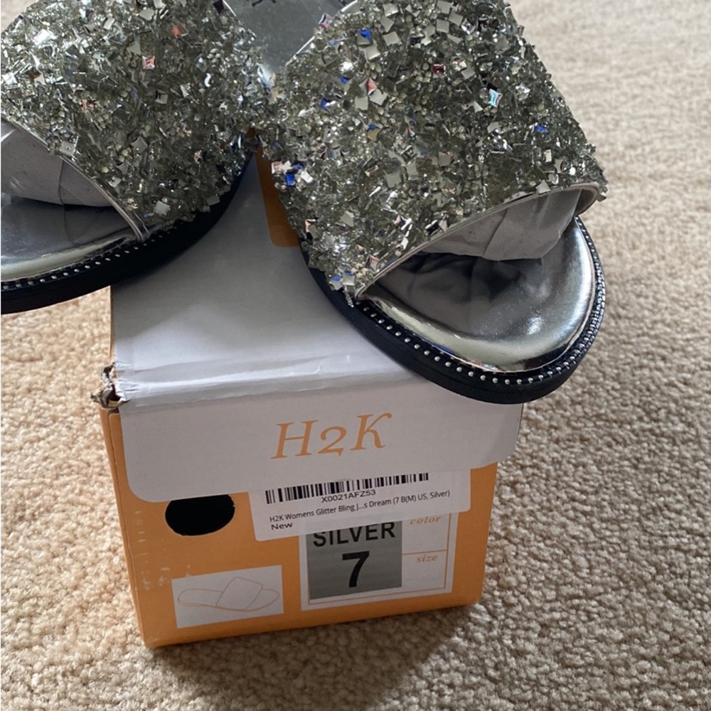 New size 7 - Picture 3 of 4